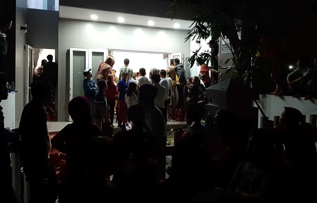 Hình ảnh người dân ngày đêm bao vây trụ sở công ty bất động sản để đòi sổ đỏ - Ảnh 11.