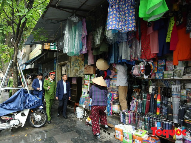 Kiểm tra PCCC phố cổ Hà Nội: An toàn cháy nổ ở mức báo động - Ảnh 2.