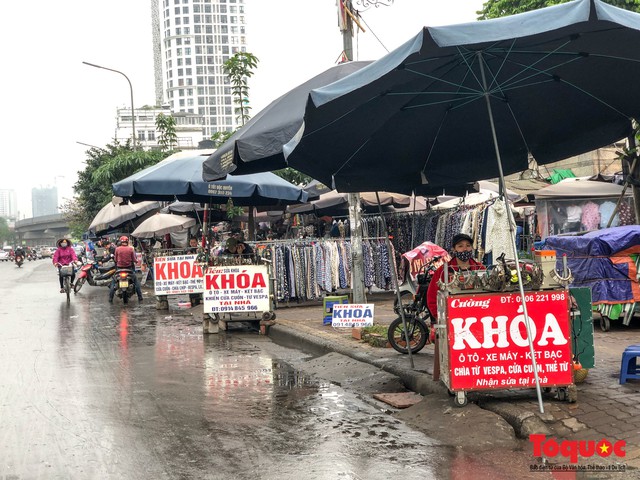 Những ý kiến xung quanh việc cấm xe máy thí điểm trên 2 tuyến đường Nguyễn Trãi, Lê Văn Lương - Ảnh 4.