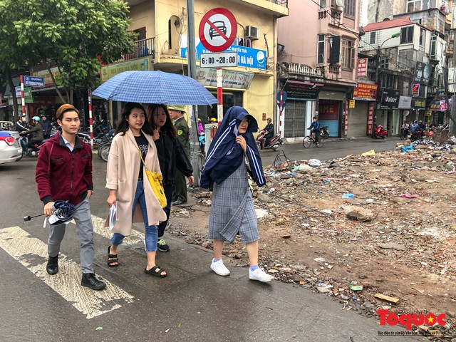 Những ý kiến xung quanh việc cấm xe máy thí điểm trên 2 tuyến đường Nguyễn Trãi, Lê Văn Lương - Ảnh 11.