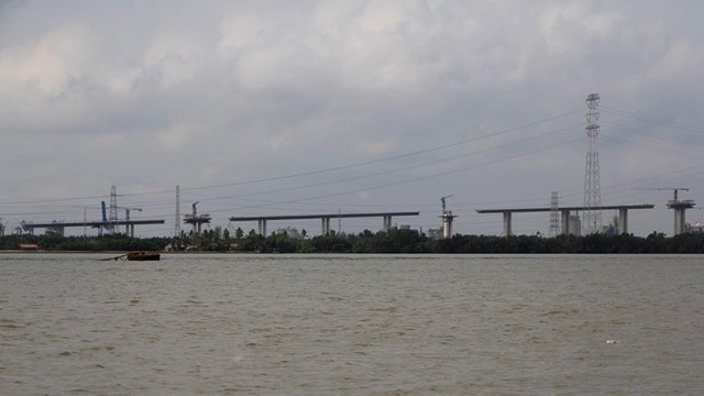 Ảnh: Cầu dây văng tĩnh không cao nhất Việt Nam trên cao tốc Bến Lức - Long Thành - Ảnh 1.