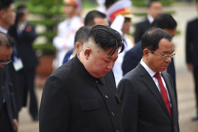 Chủ tịch Triều Tiên Kim Jong-un viếng lăng Chủ tịch Hồ Chí Minh - Ảnh 21.