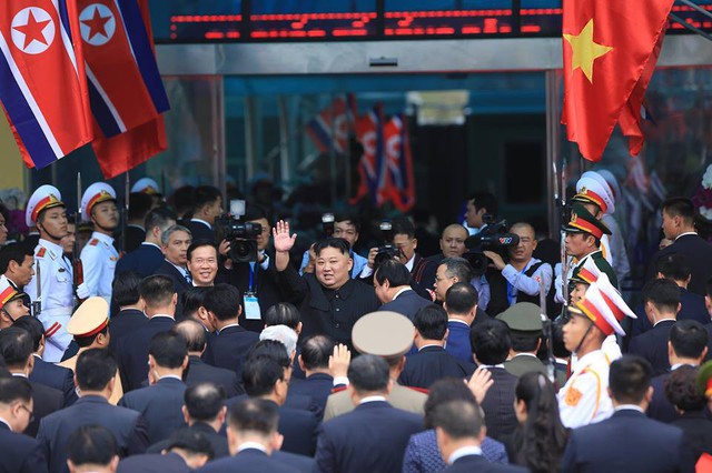 Lễ tiễn Chủ tịch Kim Jong-un tại ga Đồng Đăng - Ảnh 3.