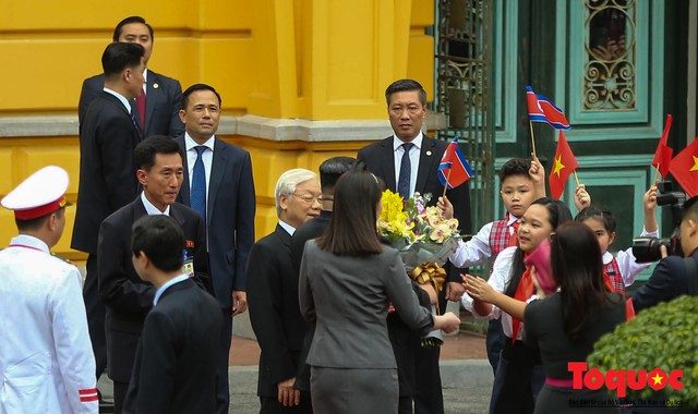 Những bóng hồng quyền lực tháp tùng Chủ tịch Triều Tiên Kim Jong-un tới Hà Nội - Ảnh 4.