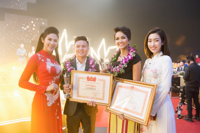 Hoa hậu Ngọc Hân, Đỗ Mỹ Linh mừng HHen Niê là Gương mặt tiêu biểu 2018 - Ảnh 3.