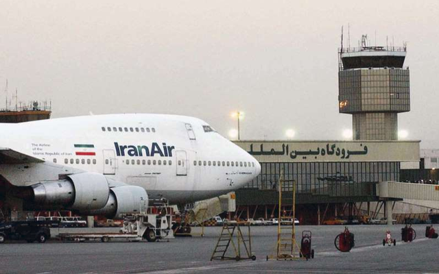Hốt hoảng máy bay bốc cháy tại sân bay Iran: Loạt dữ liệu trái chiều - Ảnh 1.