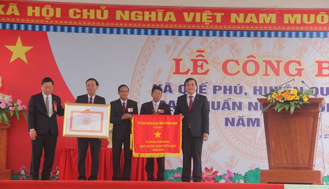 Thủ tướng Nguyễn Xuân Phúc dự lễ công bố xã đạt chuẩn nông thôn mới - Ảnh 1.