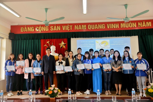 Lễ Tổng kết và trao chứng nhận Liên lạc viên/ Tình nguyện viên Diễn đàn Du lịch ASEAN 2019 - Ảnh 5.