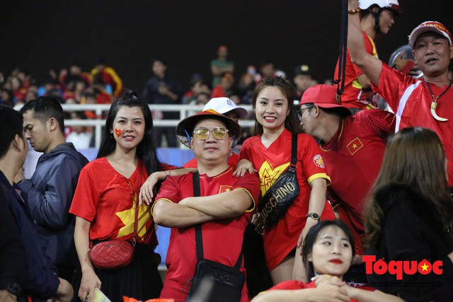 Trung vệ Duy Mạnh và dàn Hot Girl tới tiếp lửa cho U23 Việt Nam - Ảnh 10.