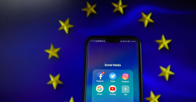 Thông qua đạo luật bản quyền mới, EU quyết dằn mặt Facebook và Google? - Ảnh 1.