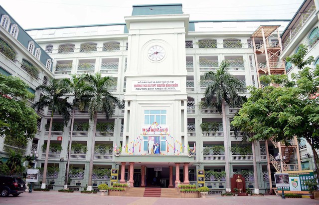 Để học sinh học tại tầng cao vượt quá quy định, ba trường học tại Hà Nội bị Sở GDĐT chấn chỉnh - Ảnh 1.