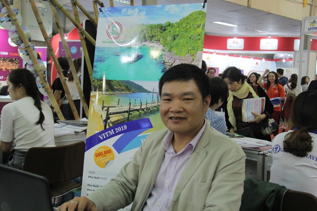 Du khách xếp hàng dài lựa chọn mua tour tại Hội chợ Du lịch Quốc tế Việt Nam – VITM 2019 - Ảnh 3.