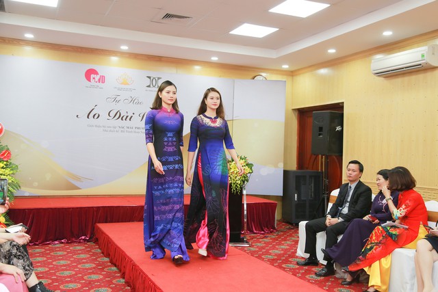 NTK Đỗ Trịnh Hoài Nam ra mẫu áo dài trị giá hàng trăm triệu đồng - Ảnh 6.