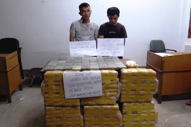 Bắt hai đối tượng vận chuyển 600.000 viên ma túy từ Lào về Việt Nam - Ảnh 1.