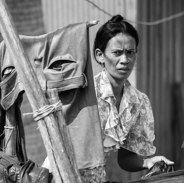 Nhà văn Nguyễn Ngọc Tư viết về ngày 8/3: Phụ nữ tự tại và tự trọng không phải ngồi chờ được tặng quà! - Ảnh 4. Nhà văn Nguyễn Ngọc Tư viết về ngày 8/3: Phụ nữ tự tại và tự trọng không phải ngồi chờ được tặng quà! - Ảnh 4.