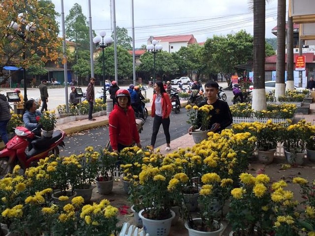 Dân Lạng Sơn đánh cả xe tải đến ga Đồng Đăng hôi hoa - Ảnh 5.