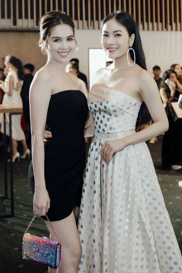 Hoa hậu áo dài Tuyết Nga đọ dáng cùng Ngọc Trinh trong show diễn - Ảnh 6.