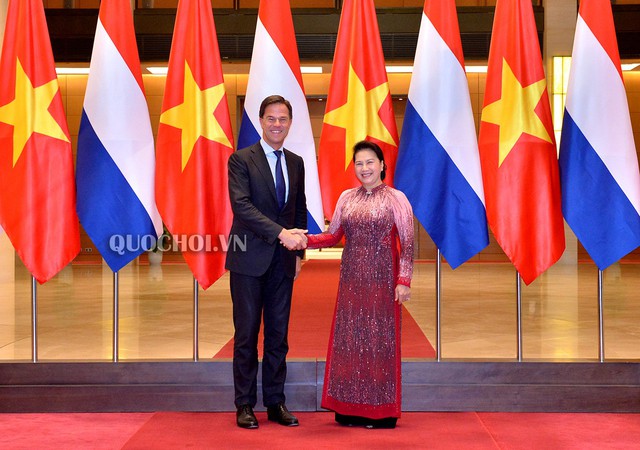 Chủ tịch Quốc hội và Thủ tướng Vương quốc Hà Lan trao đổi một số vấn đề về EVFTA  - Ảnh 1.