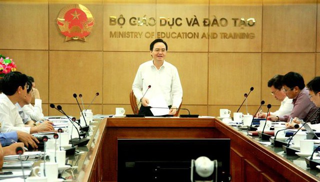 Đề xuất điểm sàn cho ngành sức khỏe, Bộ trưởng Phùng Xuân Nhạ đề nghị các trường tự cân nhắc - Ảnh 1.