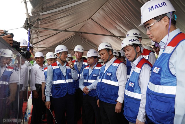 Thủ tướng thị sát dự án tuyến metro đầu tiên của TPHCM - Ảnh 2.