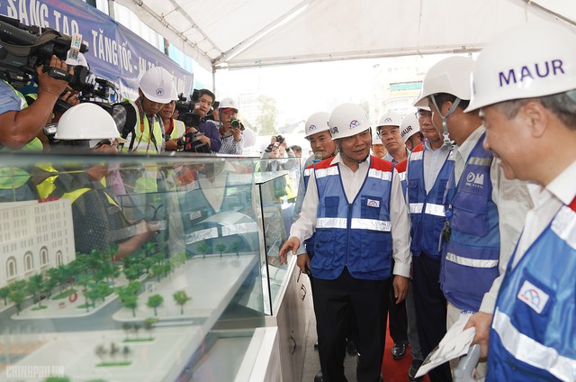 Thủ tướng thị sát dự án tuyến metro đầu tiên của TPHCM - Ảnh 6.