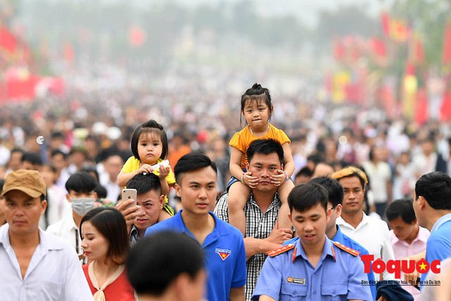 Hàng vạn người về dự Lễ hội Đền Hùng trước ngày Giỗ Tổ - Ảnh 13.