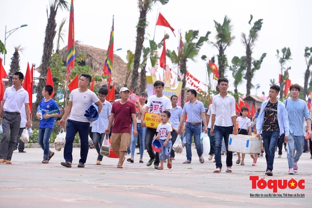 Hàng vạn người về dự Lễ hội Đền Hùng trước ngày Giỗ Tổ - Ảnh 11.