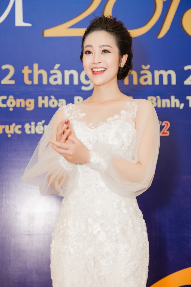 Nén đau sau tai nạn, MC Thùy Linh làm MC Cánh Diều Vàng - Ảnh 6.