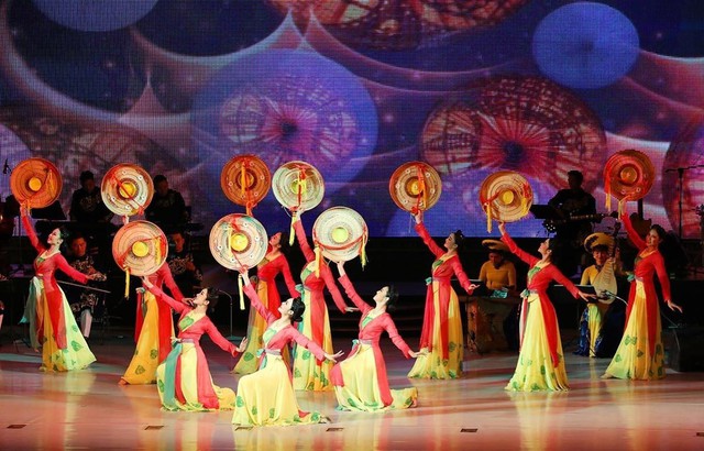 Đoàn Nghệ thuật Quốc gia Việt Nam biểu diễn tại Triều Tiên - Ảnh 1.
