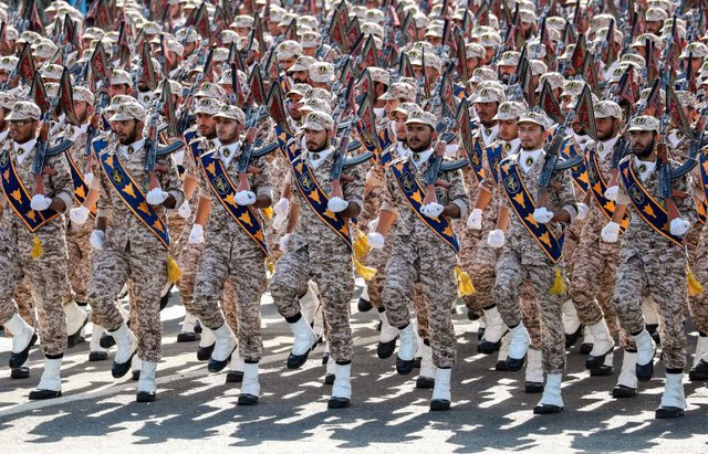 Coi Vệ binh Cách mạng Iran là khủng bố: Mỹ tự vác đá đập chân mình? - Ảnh 1.