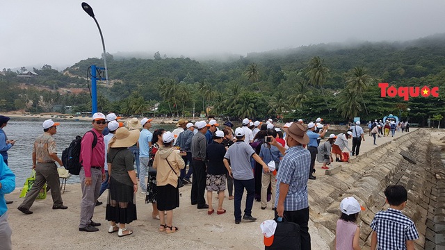 Đảo Cù Lao Chàm đón lượng khách du lịch “khủng” dịp nghỉ lễ Giỗ tổ Hùng Vương - Ảnh 1.