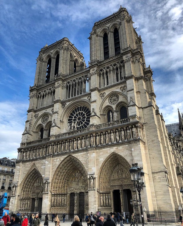 Đám cháy đã phá hủy Nhà thờ Đức Bà ở Paris: Nơi đây từng là biểu tượng của sự bình yên của cả nước Pháp - Ảnh 5.