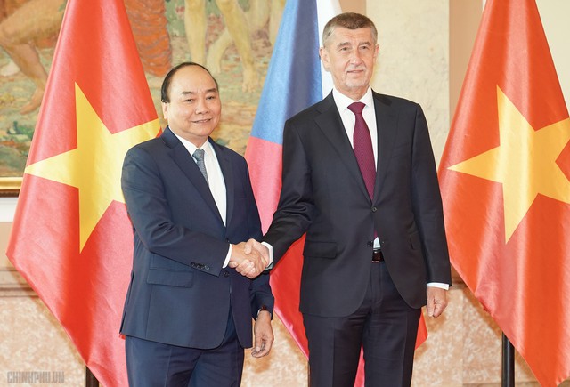 Thủ tướng Cộng hòa Czech chủ trì lễ đón chính thức Thủ tướng Nguyễn Xuân Phúc - Ảnh 4.