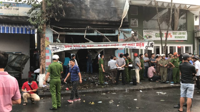 Thừa Thiên Huế: Cửa hàng xe đạp điện cháy lớn trong đêm, 3 người tử vong - Ảnh 1.
