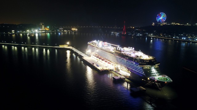 Cảng tàu du lịch quốc tế Hạ Long tiến tới đón tiếp cả khách quốc tế và nội địa - Ảnh 1.