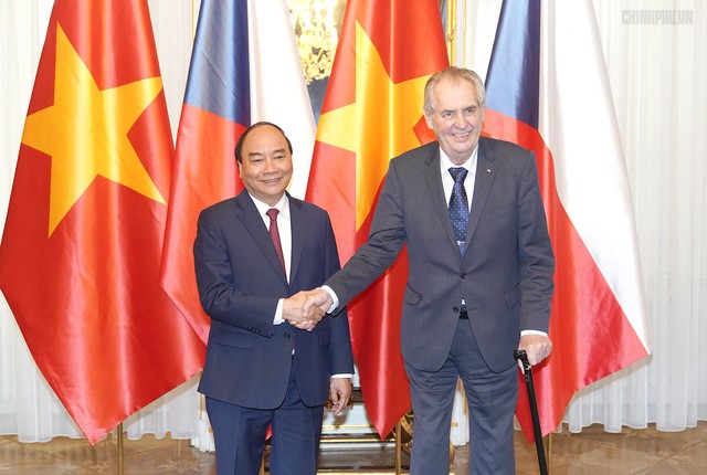 Thủ tướng Nguyễn Xuân Phúc hội kiến Tổng thống CH Czech - Ảnh 1.