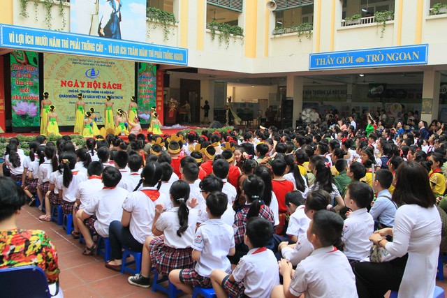Tưng bừng Ngày Hội sách ngành giáo dục Quận Hoàn Kiếm 2019 - Ảnh 1.