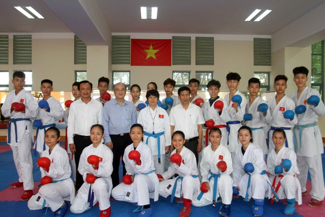 Bộ trưởng Nguyễn Ngọc Thiện thăm và làm việc tại Trung tâm Huấn luyện Thể thao Quốc gia TP.HCM   - Ảnh 3.