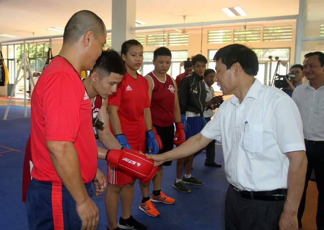 Bộ trưởng Nguyễn Ngọc Thiện thăm và làm việc tại Trung tâm Huấn luyện Thể thao Quốc gia TP.HCM   - Ảnh 2.