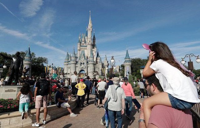 Từ 1/5, Disney cấm hút thuốc tại các công viên của Mỹ - Ảnh 1. Từ 1/5, Disney cấm hút thuốc tại các công viên của Mỹ - Ảnh 1.