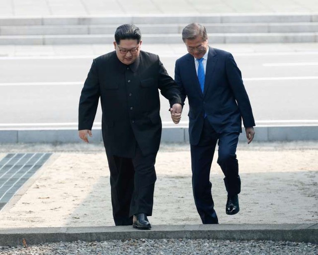 Dấu ấn một năm: Hàn Quốc xoay sở giữa hạt nhân Mỹ - Triều Tiên - Ảnh 1.