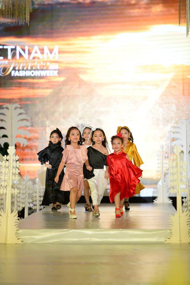 Tuần lễ Thời trang trẻ em quốc tế Việt Nam 2019 mang đậm nét văn hóa của các quốc gia trên thế giới - Ảnh 1.