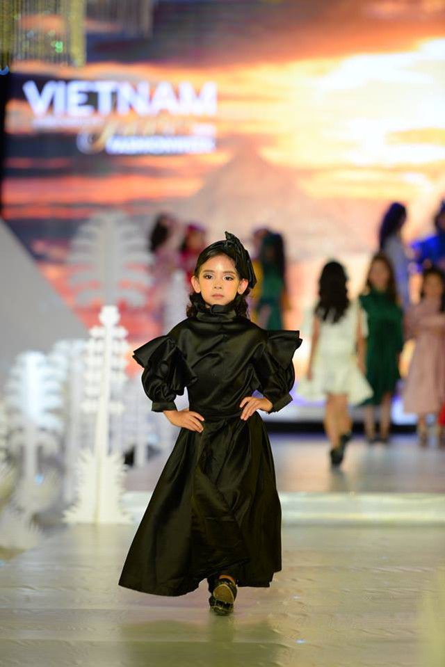 Tuần lễ Thời trang trẻ em quốc tế Việt Nam 2019 mang đậm nét văn hóa của các quốc gia trên thế giới - Ảnh 7.