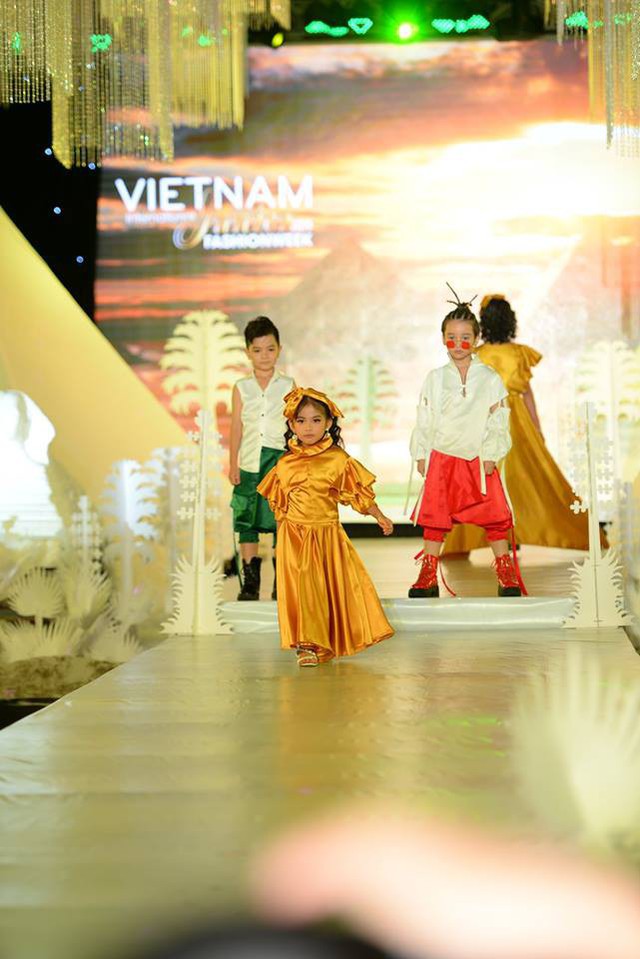 Tuần lễ Thời trang trẻ em quốc tế Việt Nam 2019 mang đậm nét văn hóa của các quốc gia trên thế giới - Ảnh 9.