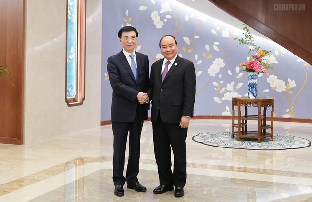 Toàn cảnh hoạt động ngày đầu tiên của Thủ tướng Nguyễn Xuân Phúc tại Bắc Kinh - Ảnh 2.
