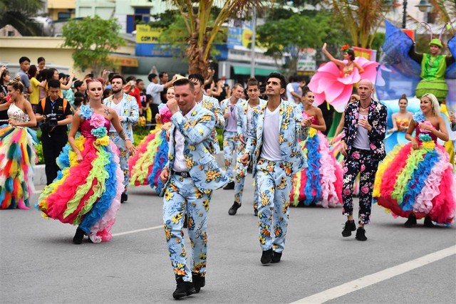 Hơn 200 nghệ sĩ Việt Nam và quốc tế sẽ diễu hành Carnaval bên bờ biển Bãi Cháy - Ảnh 1.