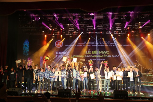 7 Huy chương vàng được trao trong đêm Bế mạc Liên hoan các ban nhạc toàn quốc 2019 - Ảnh 2.