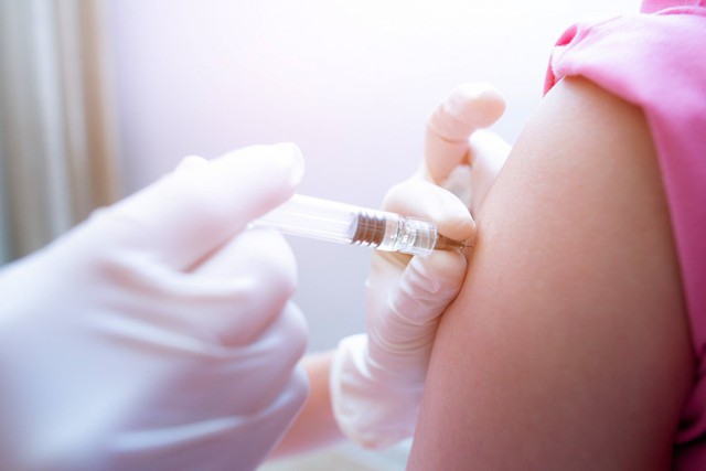 Rúng động vụ việc tiêm vắc-xin HPV giả: Một bệnh viện tư Trung Quốc đóng cửa - Ảnh 1.