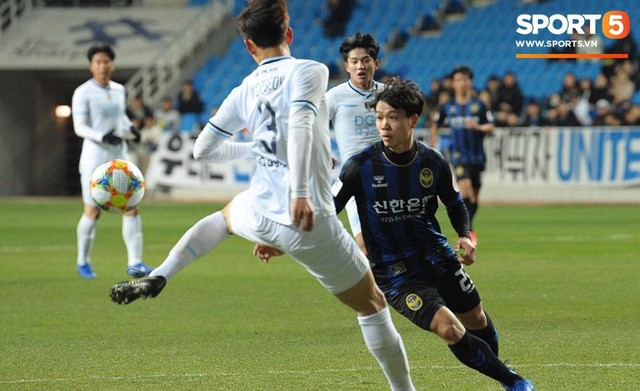 Báo châu Á: 90 phút thi đấu của Công Phượng tại Incheon United được ngợi khen và nhiều kỳ vọng vào tương lai - Ảnh 1.