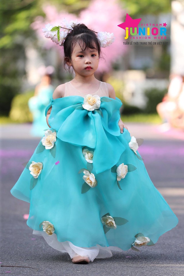 NTK Thảo Nguyễn mở màn ấn tượng trong Tuần lễ thời trang trẻ em 2019 - Ảnh 7.